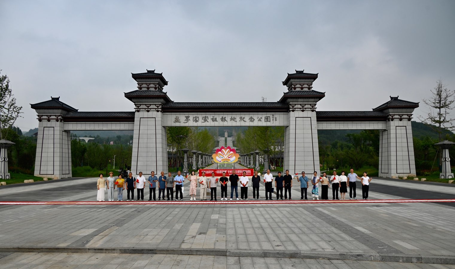 洛阳偃师:百米长卷写长征 一纸翰墨客家情(图6)