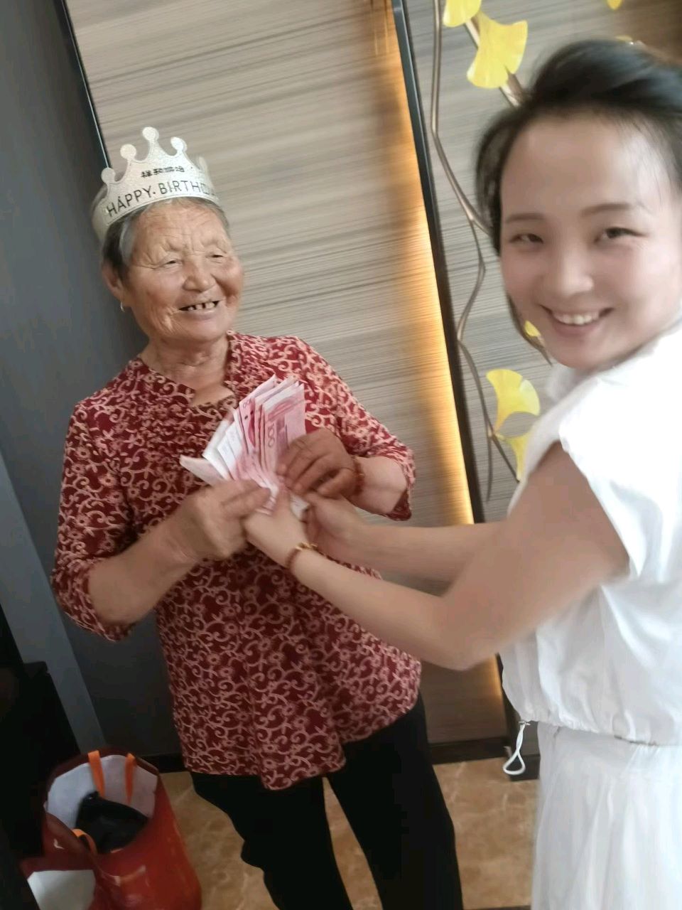 【都市头条成都文苑编辑部】主编周原翁;诗文作者楊达.屈军强.翟功印.肖乃生.王兵.康登科.秦牛.冯期武.何俊锋.边丽萍.楊云冰.强玉昌.肖乃生.楊烈焰.张培兰.(图57)