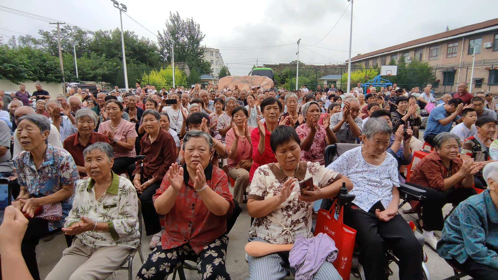 战鼓祭英烈 秦韵暖老区｜魏老根艺术团携大秦战鼓赴山西芮城开展祭英烈慰问演出受欢迎（图2）