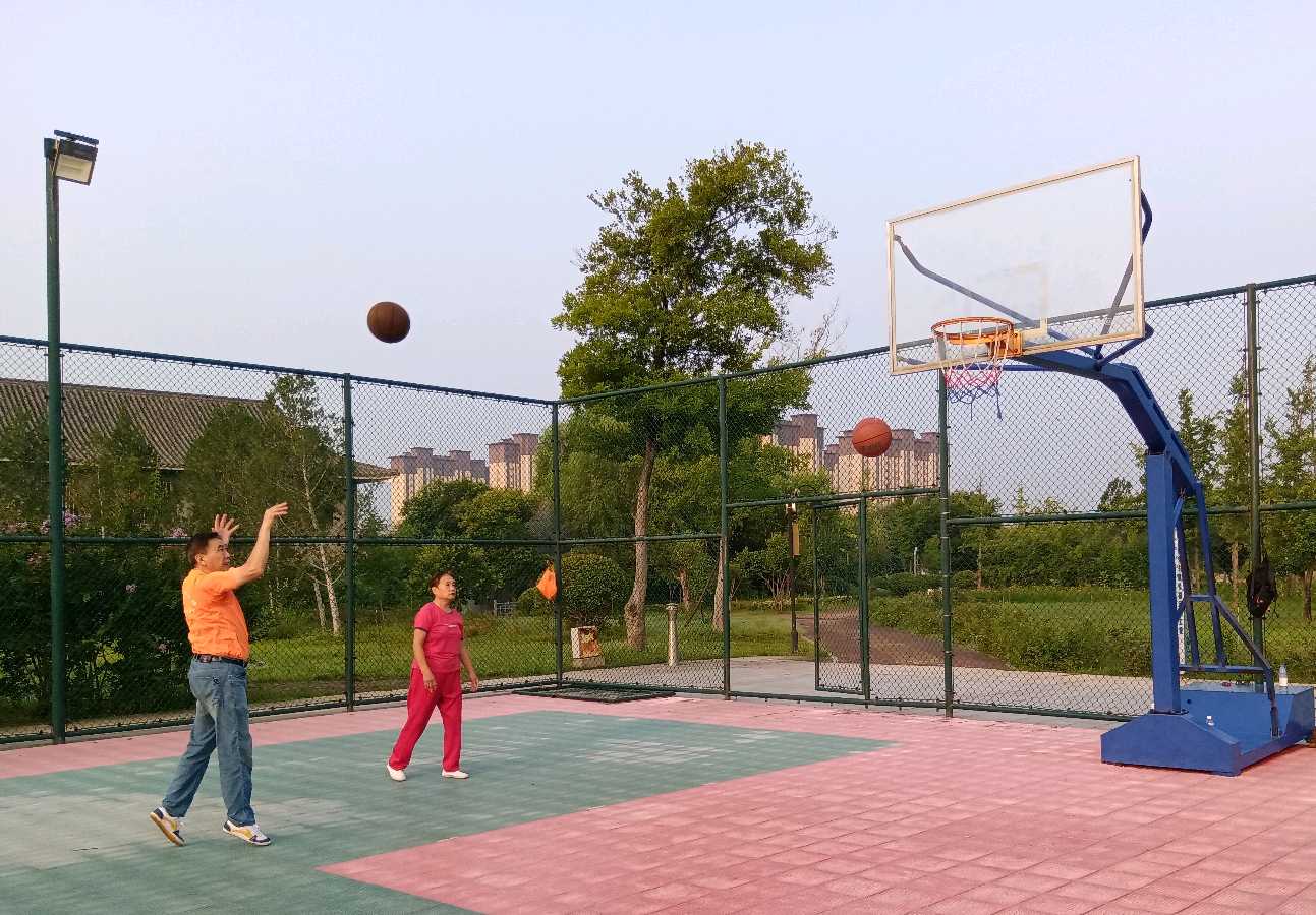 老伴是我的球友(图3)