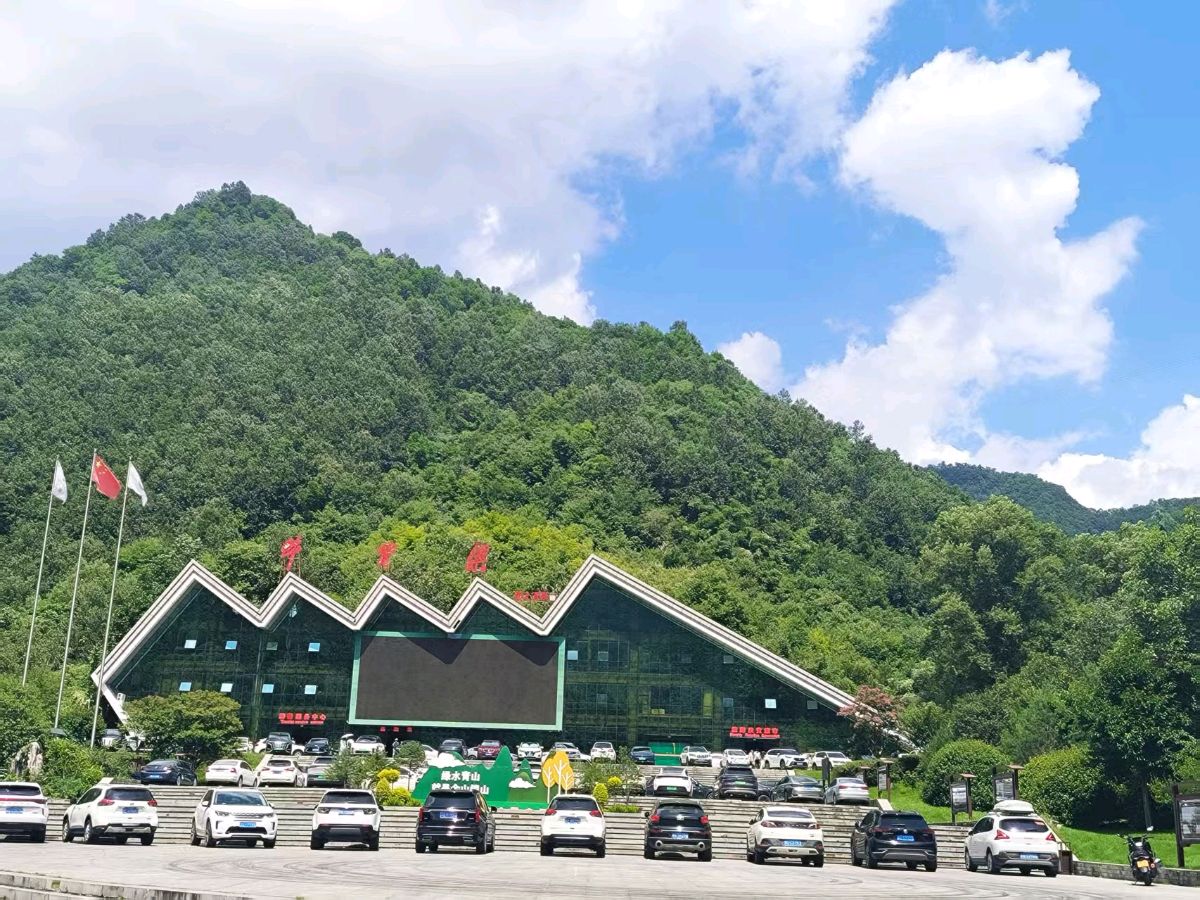 守一份本心,择一份坚守——牛背梁羚牛谷的山石 作者:吴瑛都市头条~西安头条