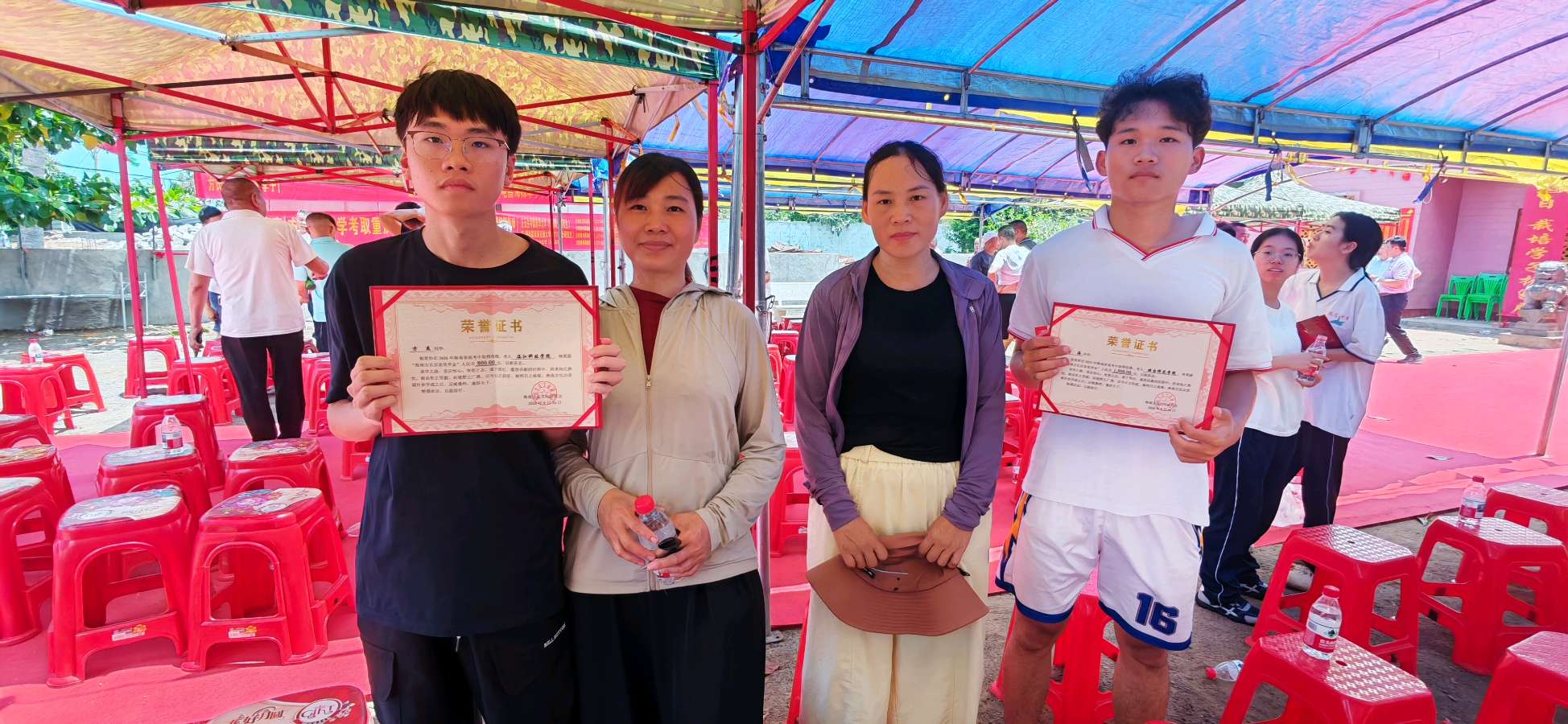 海南临高嘉奖学子,义门方氏后继有人——海南方氏第四届高考优秀学子奖学金颁奖典礼在临高罗堂村隆重举办(图24)