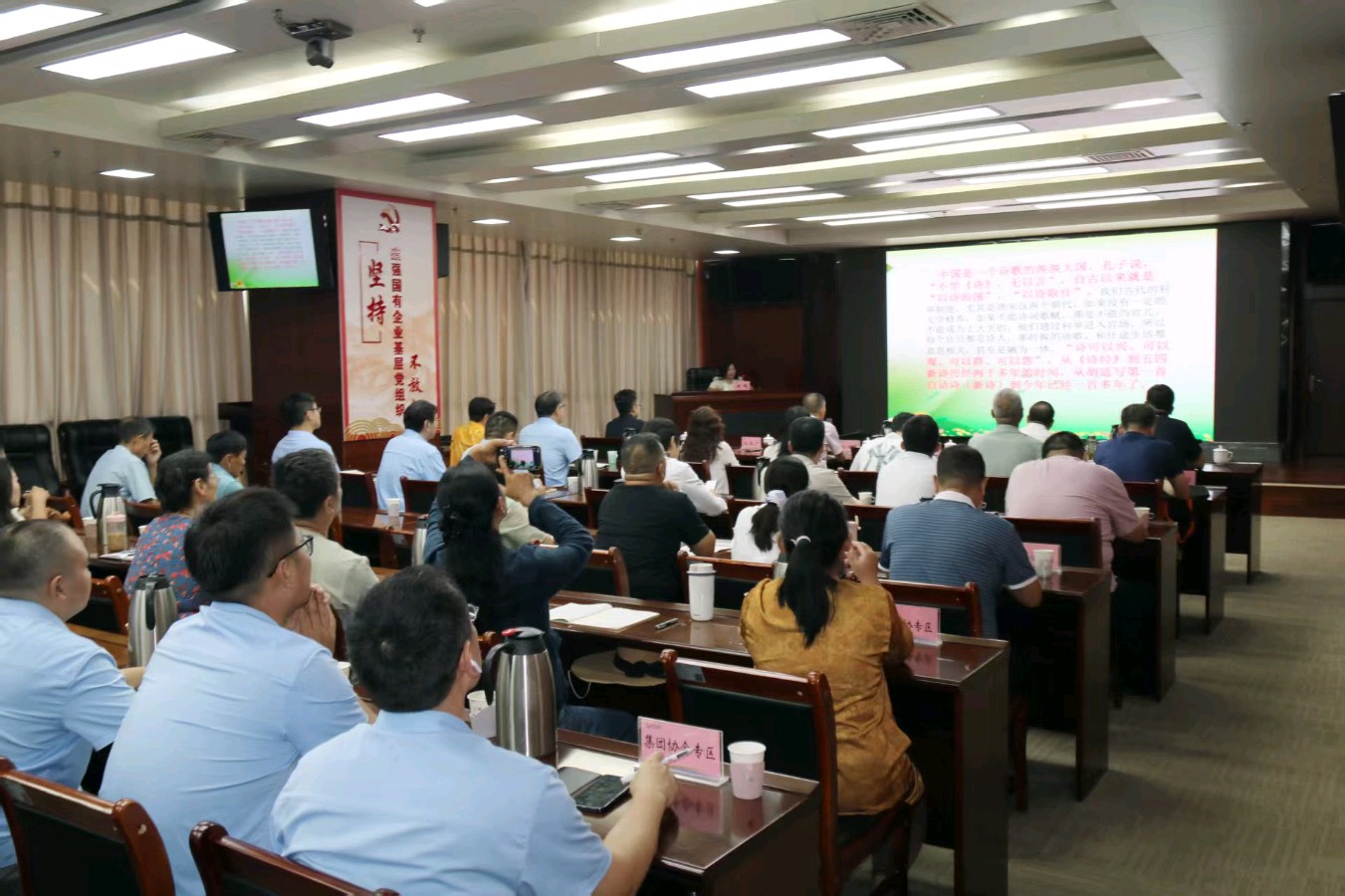 济宁本土作家名家分享交流活动走进山东融汇集团(图2)