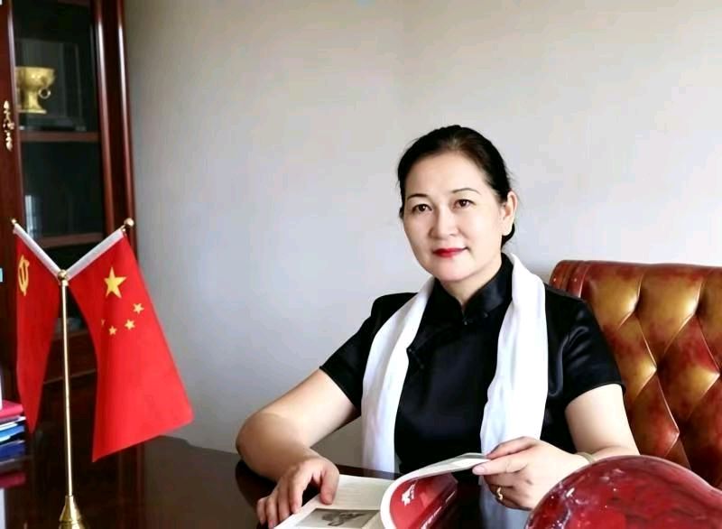 🇨🇳【中国诗人】第1705篇（名家风采）魅蓝，赛里木湖的霓裳//作者:梁子/诵读:新星/制作:王淑娟（图10）