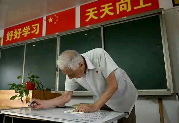 【中国字话】幸福在敲门分享《自律者》文/徐世春//制作/田爽【第2741期】（图3）