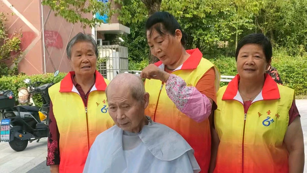 公园义剪传温情 共话统一大市场