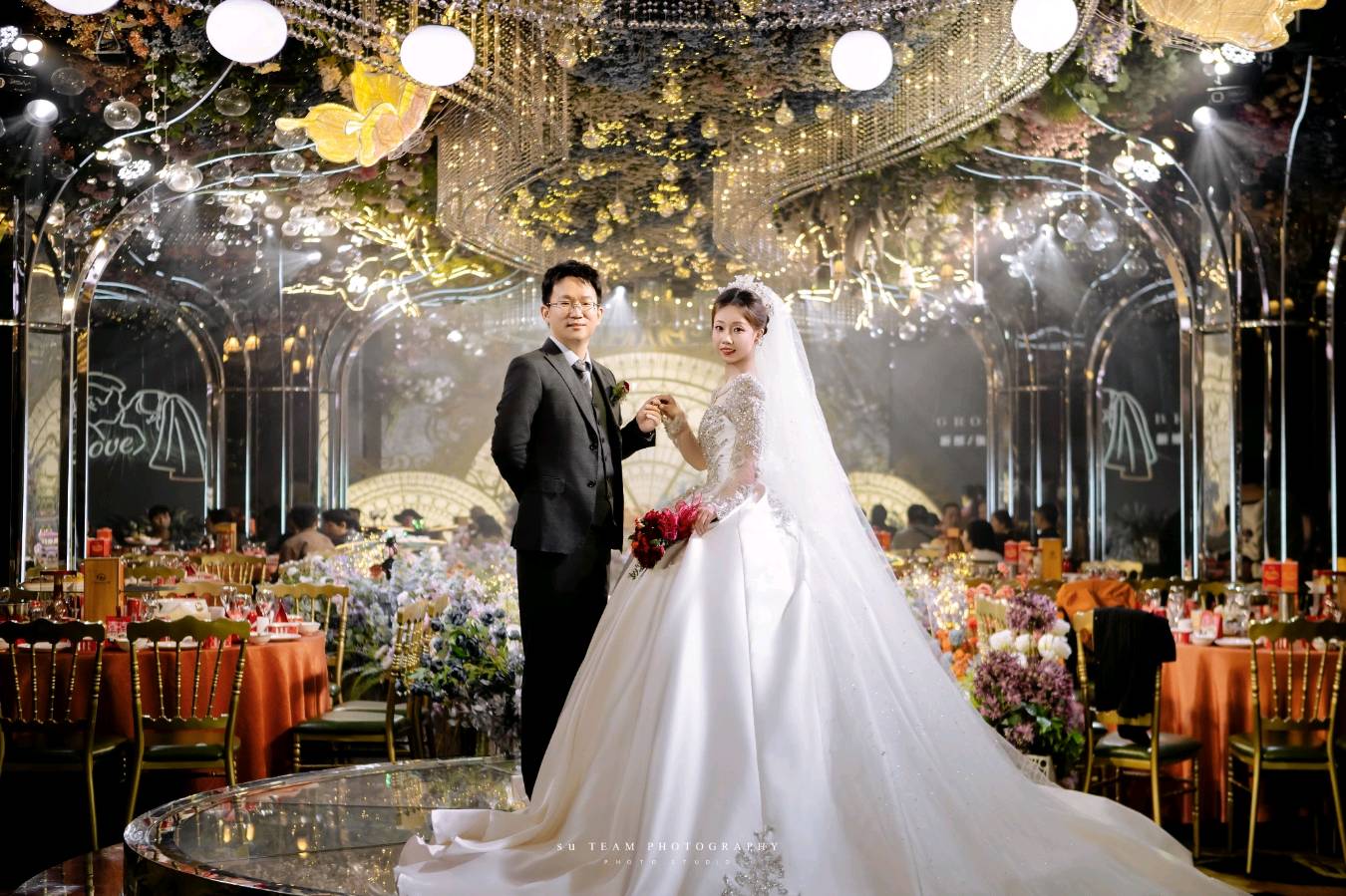 【婚庆纪念专刊】张富贵：缘定三生情牵一世*热烈祝贺张帆先生闫玮女士结婚典礼在西安市伯爵礼宴婚礼中心爱丽丝厅隆重举行组诗六首及现场掠影*北京头条•都市头条发布！（图6）
