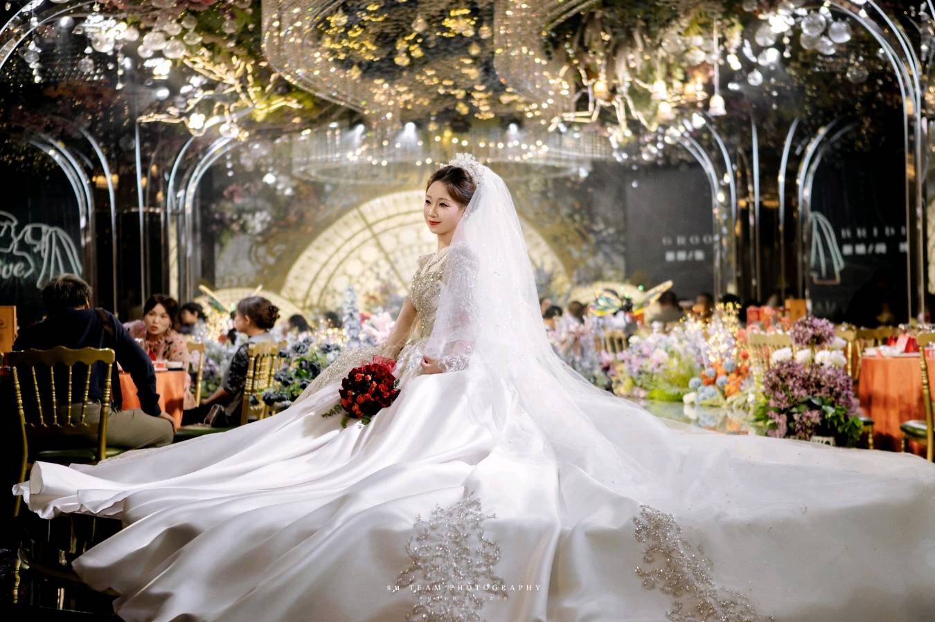 【婚庆纪念专刊】张富贵：缘定三生情牵一世*热烈祝贺张帆先生闫玮女士结婚典礼在西安市伯爵礼宴婚礼中心爱丽丝厅隆重举行组诗六首及现场掠影*北京头条•都市头条发布！（图14）