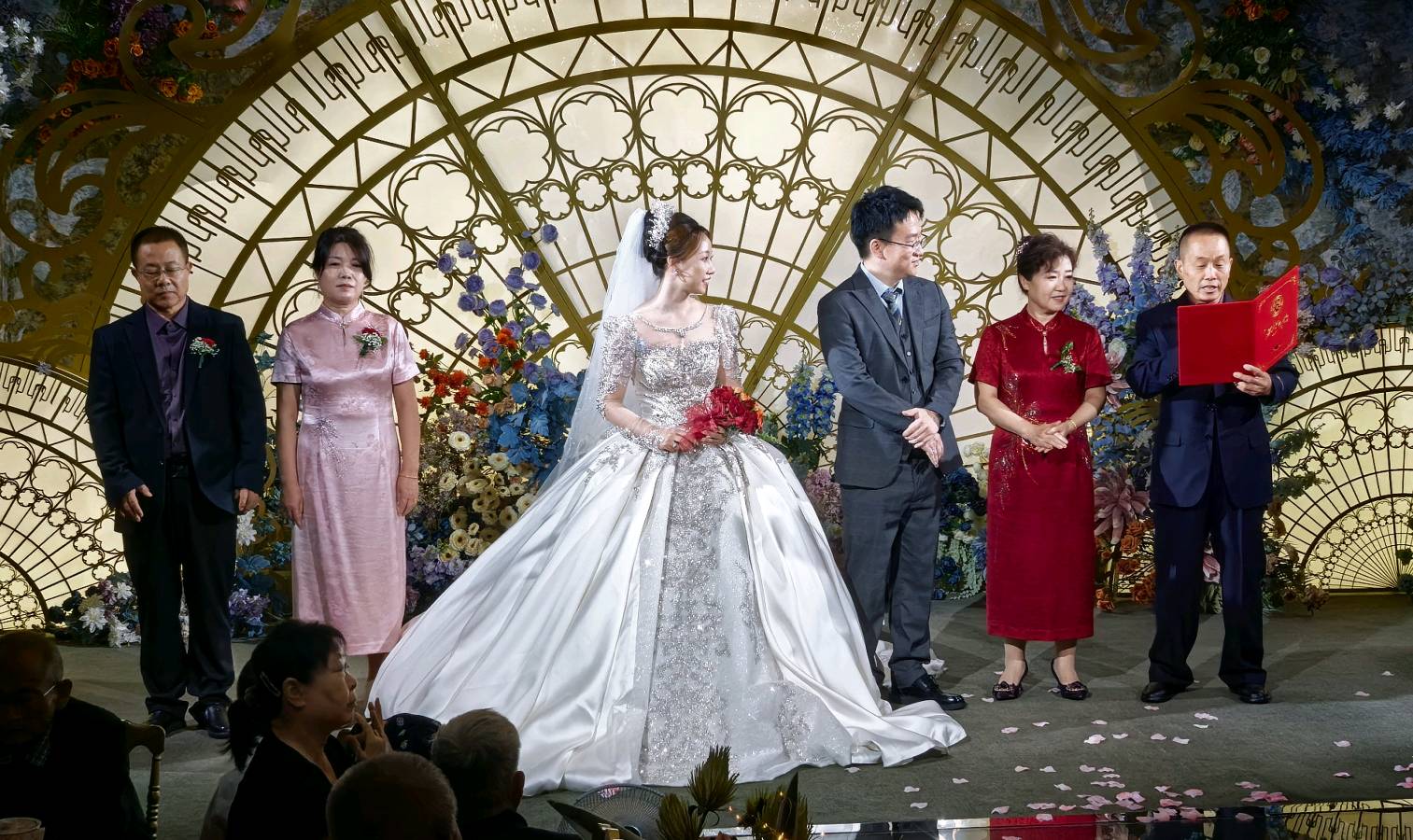 【婚庆纪念专刊】张富贵：缘定三生情牵一世*热烈祝贺张帆先生闫玮女士结婚典礼在西安市伯爵礼宴婚礼中心爱丽丝厅隆重举行组诗六首及现场掠影*北京头条•都市头条发布！（图45）