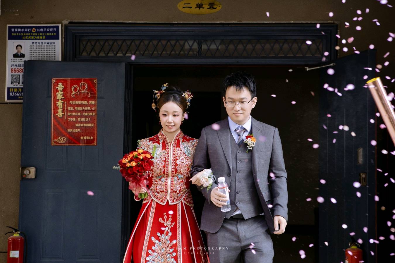 【婚庆纪念专刊】张富贵：缘定三生情牵一世*热烈祝贺张帆先生闫玮女士结婚典礼在西安市伯爵礼宴婚礼中心爱丽丝厅隆重举行组诗六首及现场掠影*北京头条•都市头条发布！（图56）