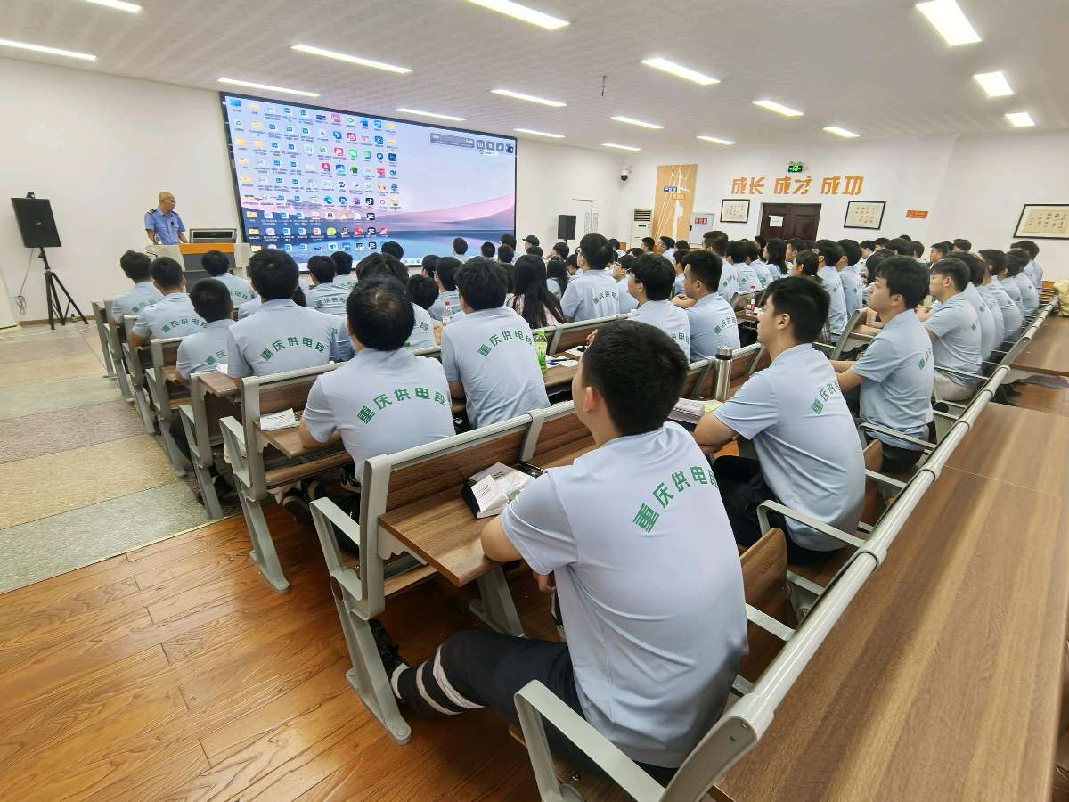 「纪实散文」赓续百年铁路魂 青春逐梦启新程‖重庆分会“五老”为重庆供电段新青工宣讲铁路史(图4)