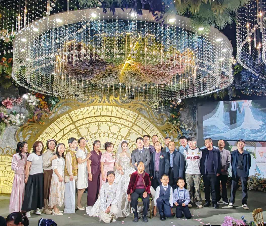【婚庆纪念专刊】张富贵：缘定三生情牵一世*热烈祝贺张帆先生闫玮女士结婚典礼在西安市伯爵礼宴婚礼中心爱丽丝厅隆重举行组诗六首及现场掠影*北京头条•都市头条发布！（图5）