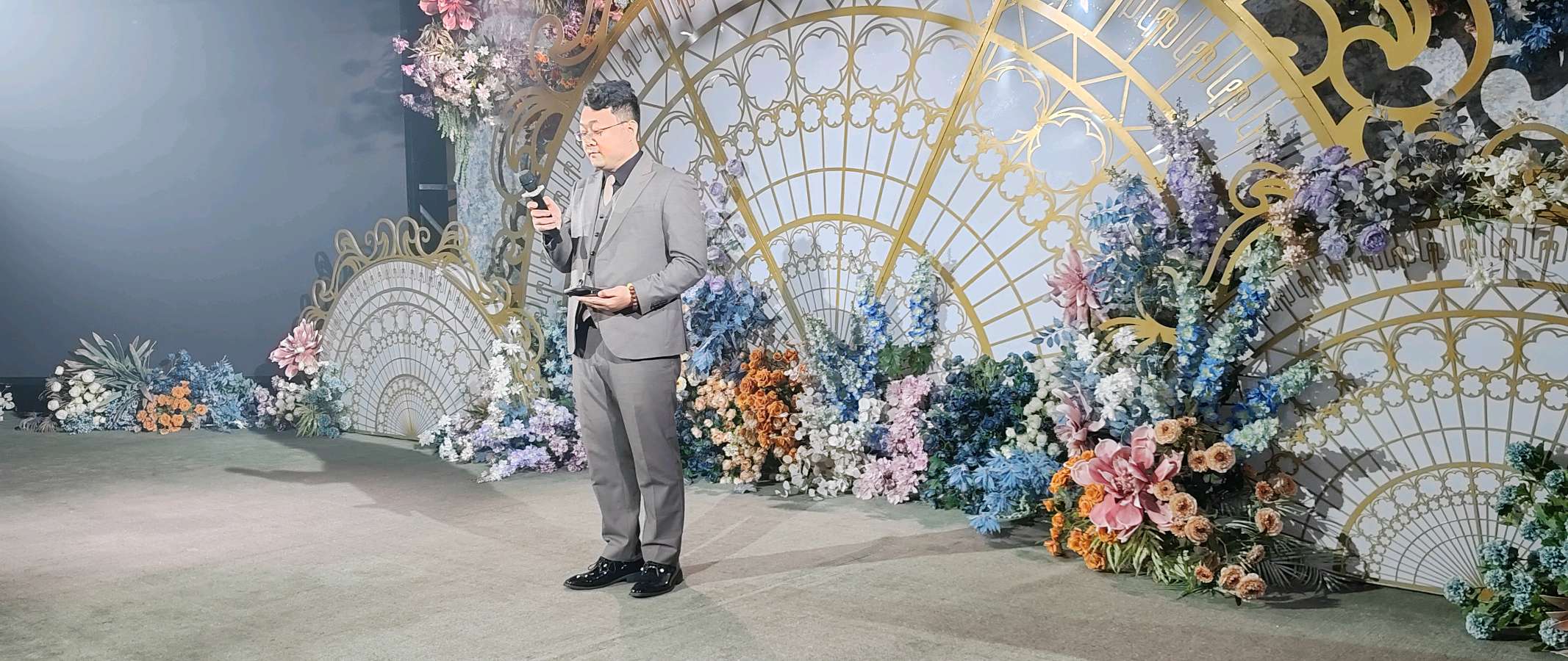 【婚庆纪念专刊】张富贵：缘定三生情牵一世*热烈祝贺张帆先生闫玮女士结婚典礼在西安市伯爵礼宴婚礼中心爱丽丝厅隆重举行组诗六首及现场掠影*北京头条•都市头条发布！（图29）