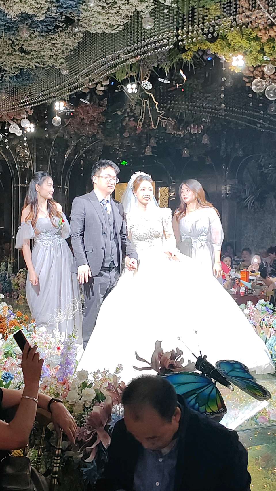 【婚庆纪念专刊】张富贵：缘定三生情牵一世*热烈祝贺张帆先生闫玮女士结婚典礼在西安市伯爵礼宴婚礼中心爱丽丝厅隆重举行组诗六首及现场掠影*北京头条•都市头条发布！（图16）