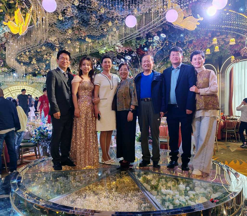 【婚庆纪念专刊】张富贵：缘定三生情牵一世*热烈祝贺张帆先生闫玮女士结婚典礼在西安市伯爵礼宴婚礼中心爱丽丝厅隆重举行组诗六首及现场掠影*北京头条•都市头条发布！（图94）