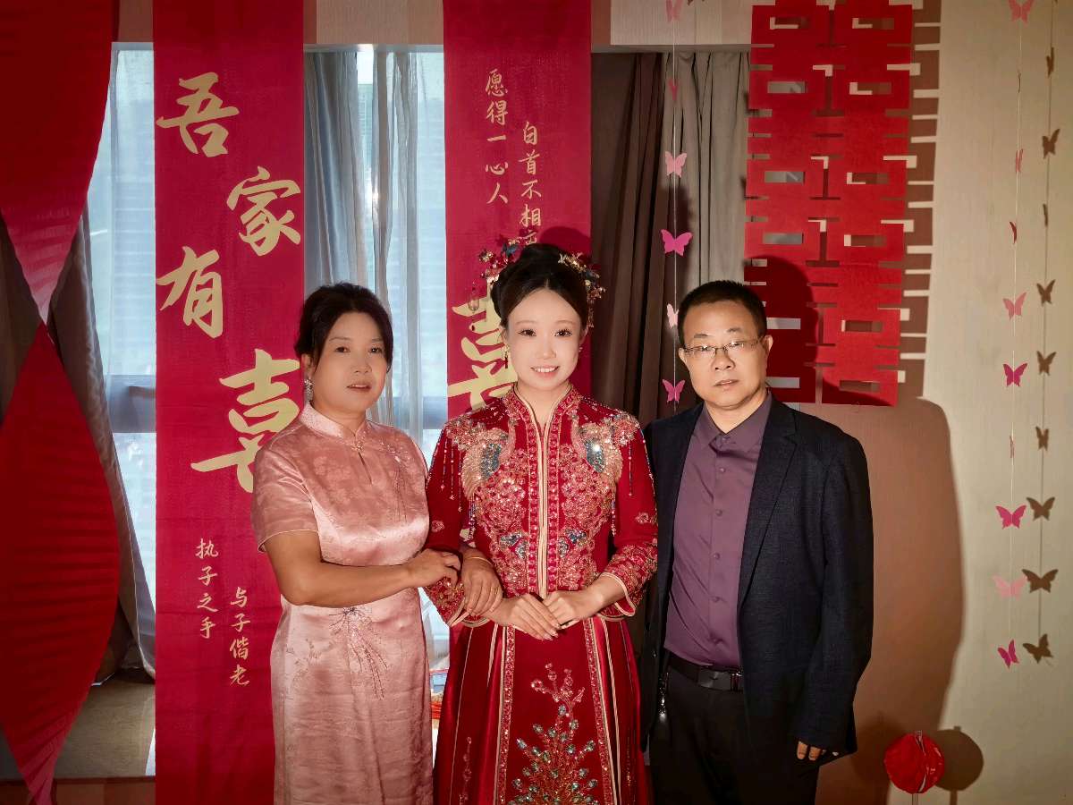 【婚庆纪念专刊】张富贵：缘定三生情牵一世*热烈祝贺张帆先生闫玮女士结婚典礼在西安市伯爵礼宴婚礼中心爱丽丝厅隆重举行组诗六首及现场掠影*北京头条•都市头条发布！（图53）