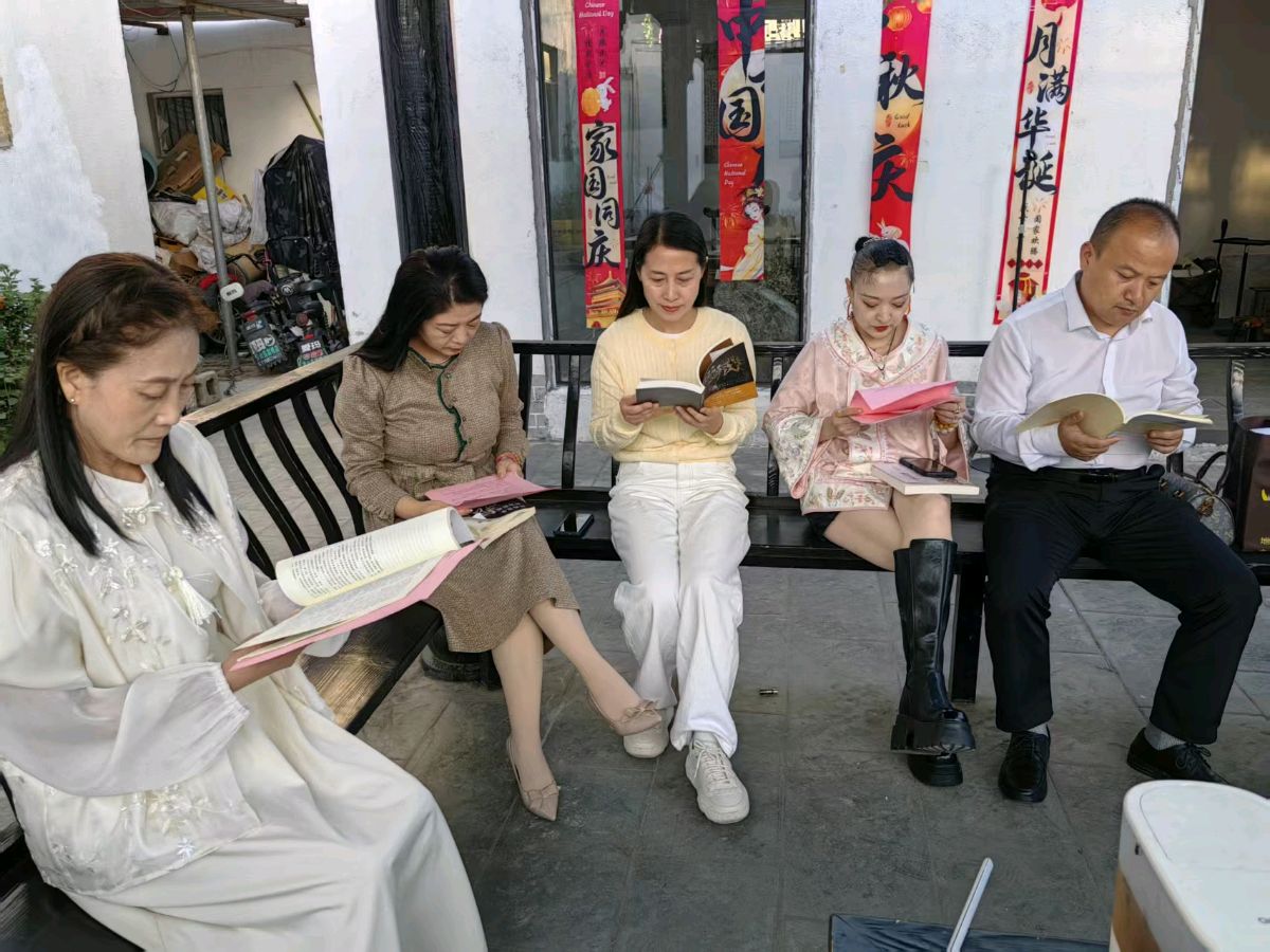 【诗生活】魏蘶:烟火房上的诗意小院(图3)