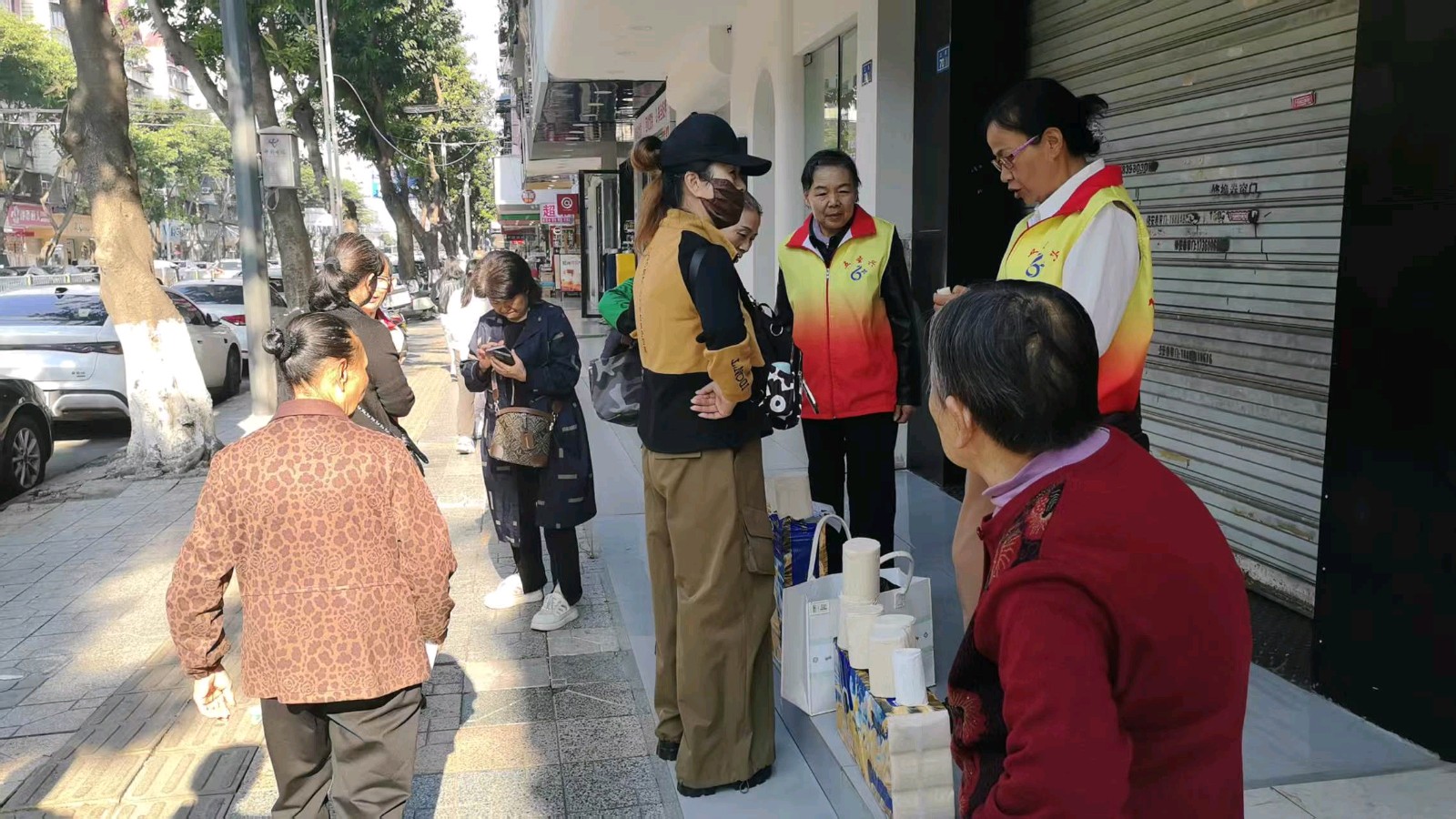 志愿服务进街道 共筑市场新风尚（图3）