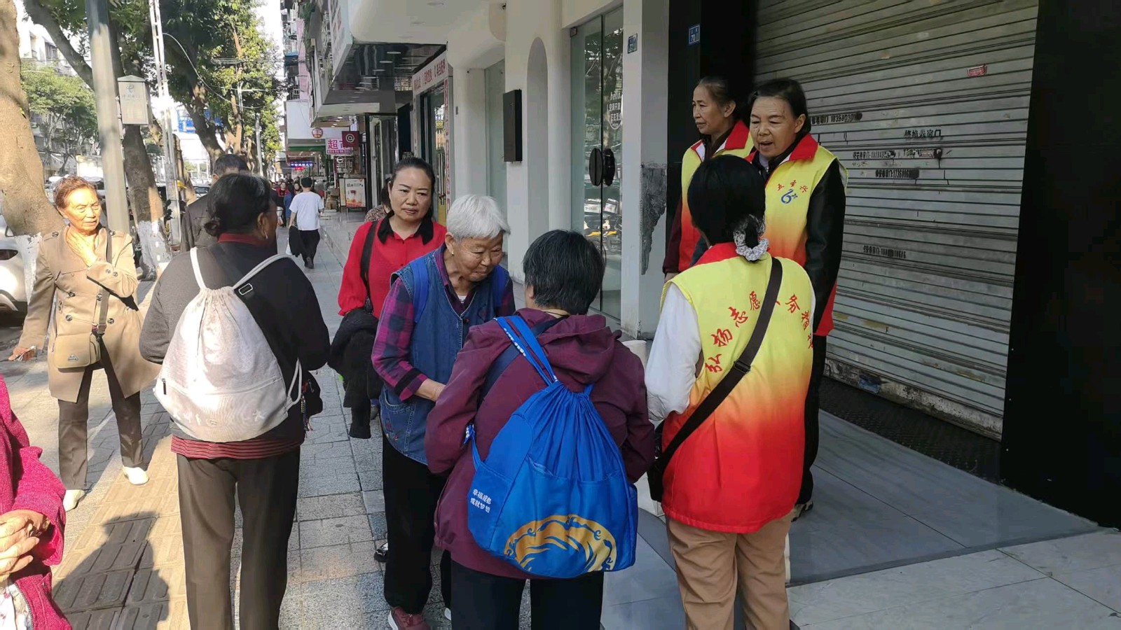 志愿服务进街道 共筑市场新风尚（图4）