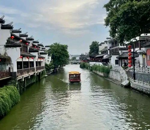 名家精作《南京三日游略记》作者：许刚（山西）编辑制作：段广亭【都市头条采菊东篱文学社】（图2）