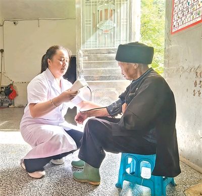 【茌山报道】吉林刘晓峰‖白衣映乡土 情暖百姓心(通讯)