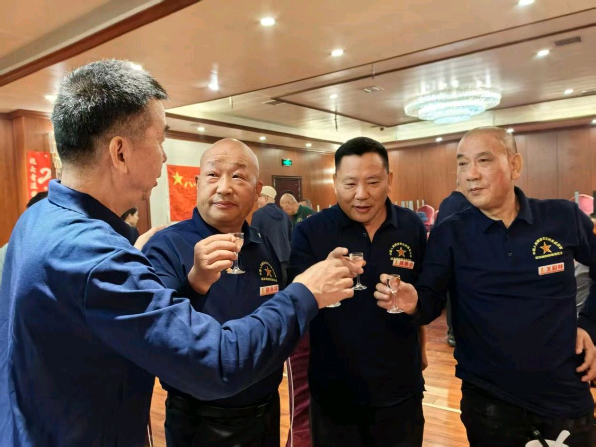 【签约作家】赵振兴‖情 满 长 安——兰空汽车修理厂战友西安聚会侧记(总第50期)(图8)