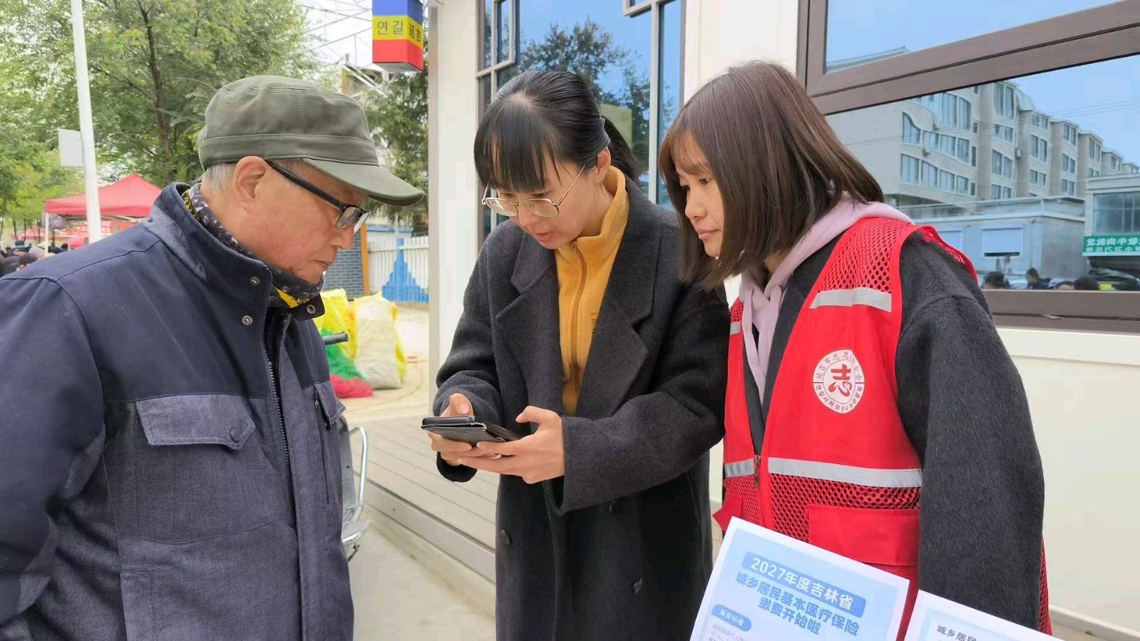 烟火大集暖人心 志愿服务惠民生（图6）