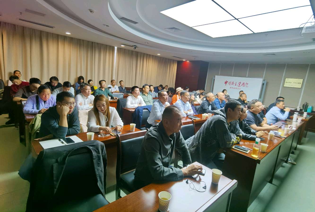 铸牢中华民族共同体意识推进中华民族共同体建设先后成立古琴名家工作室,举办“心韵琴声——古琴艺术与心性功夫全国名家对话”等系列活动,探索出传统文化创造性转化