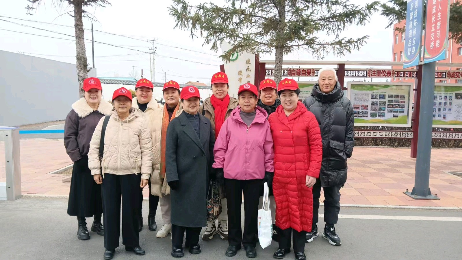 校社联动暖人心 观摩学习促提升(图2)