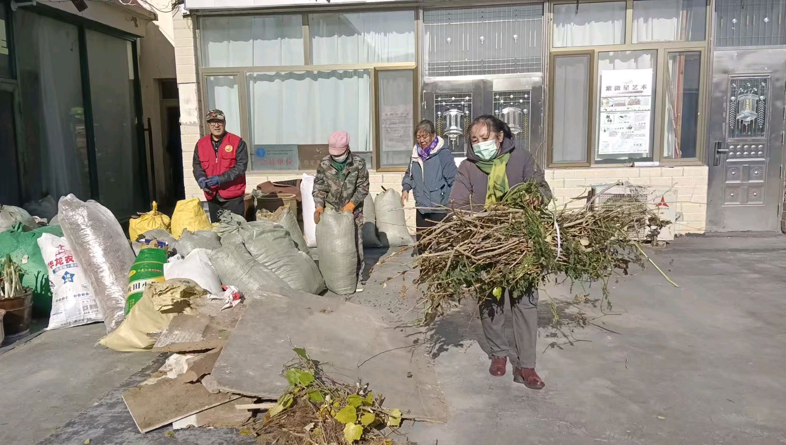 志愿助环卫 清叶靓街巷（图4）