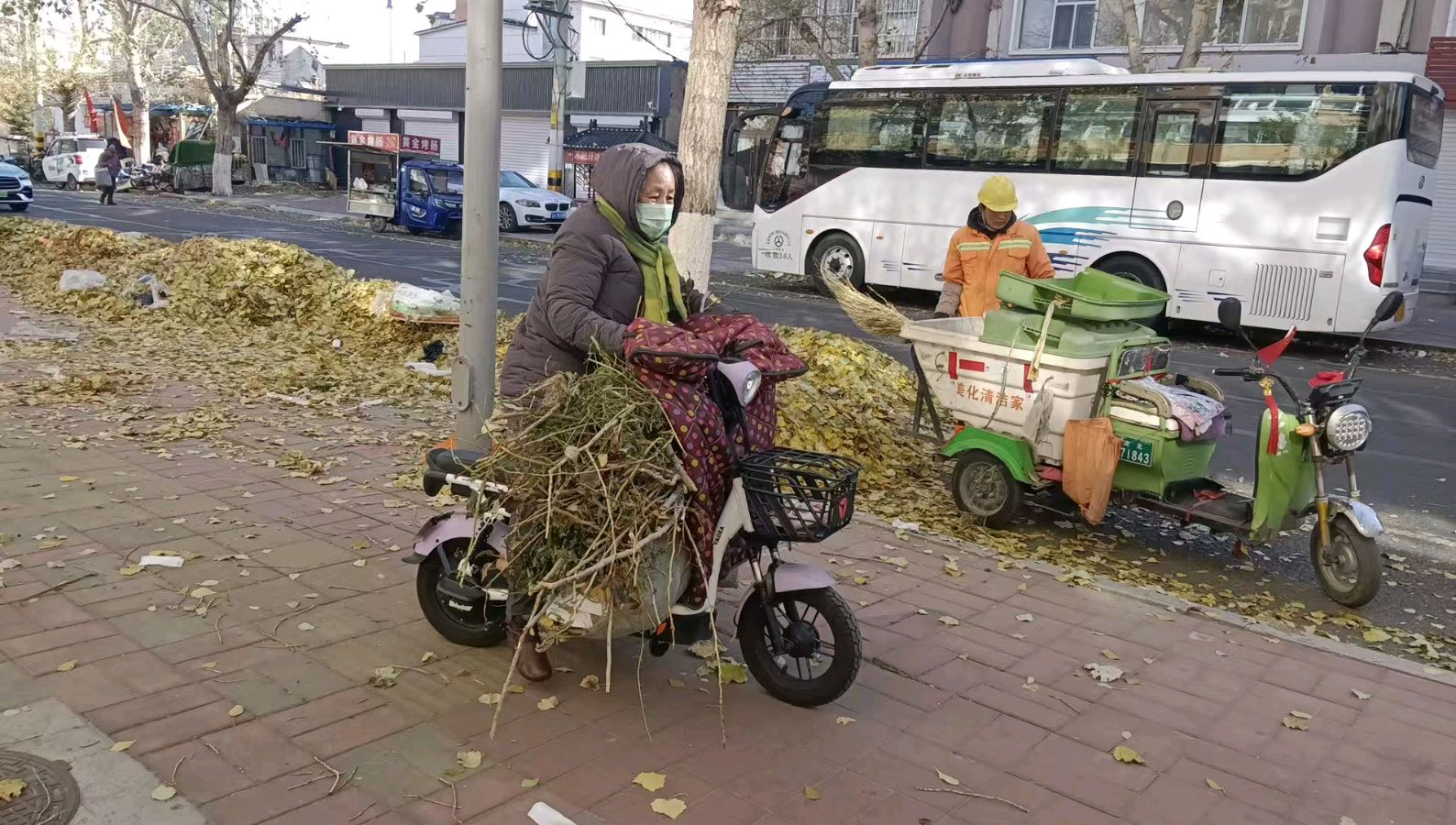 志愿助环卫 清叶靓街巷（图8）