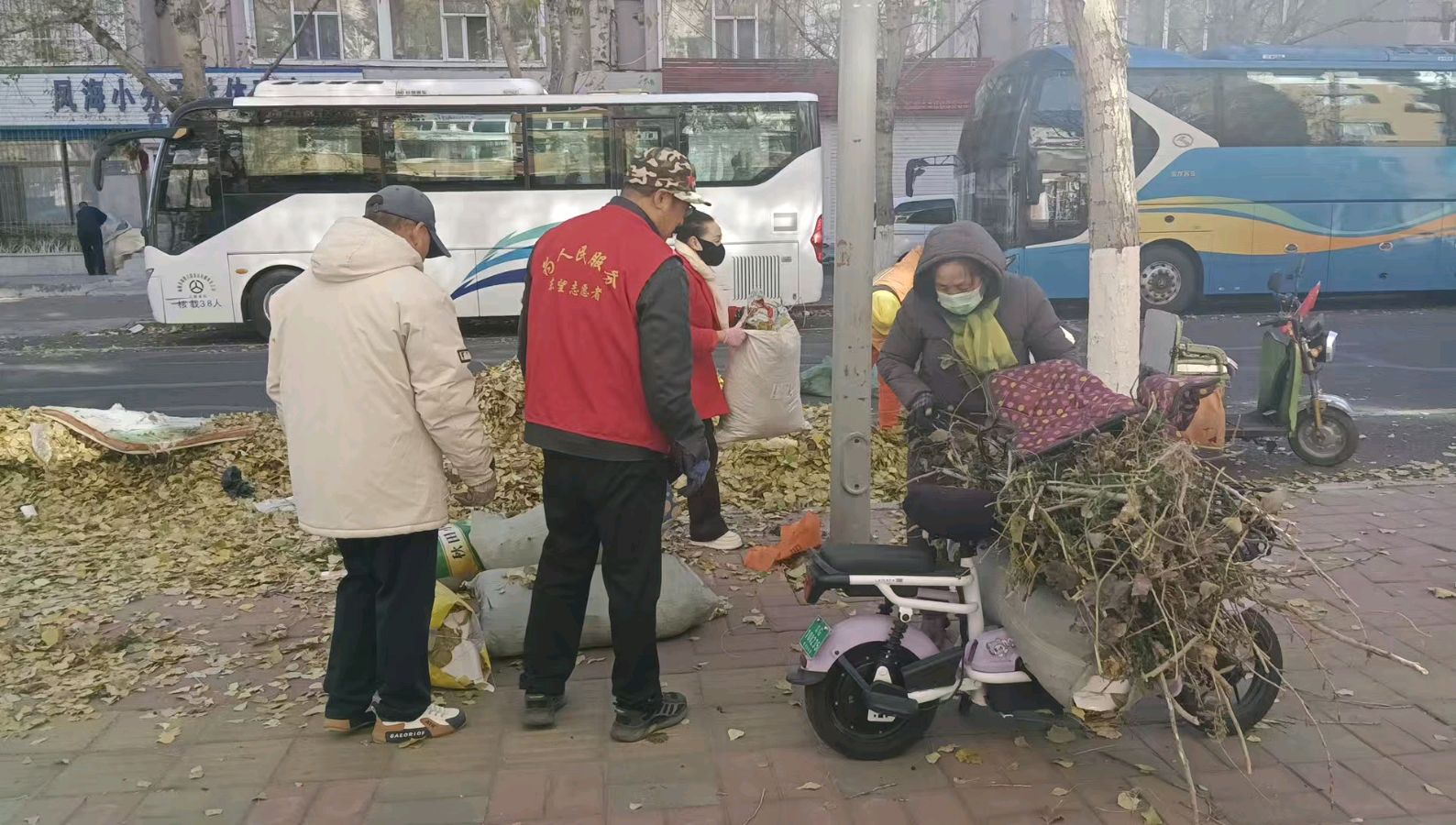 志愿助环卫 清叶靓街巷（图7）