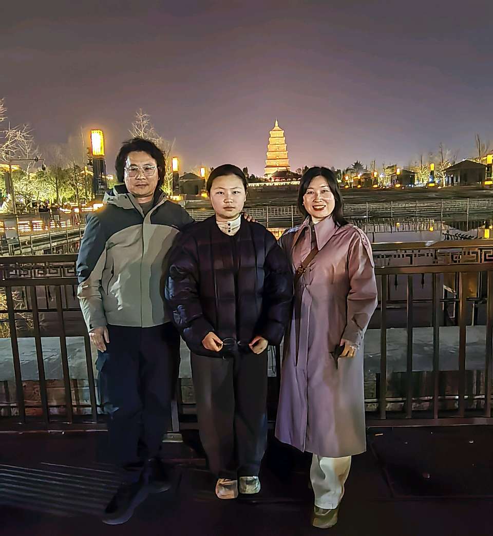 【春节专刊•西安4】张富贵：乙巳蛇年正月初八陪同新疆小妹和常州侄女一行夜游大雁塔，大唐不夜城，大唐芙蓉园（组诗5首）北京头条•西安头条•都市头条发布！（图12）
