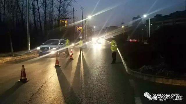 洛宁交警查酒驾,遭遇司机疯狂闯卡!