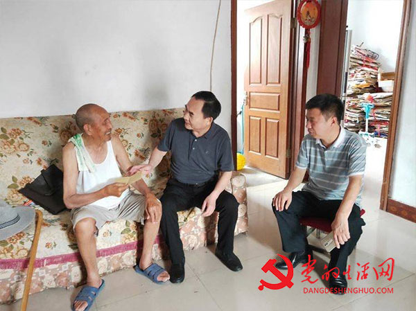舞钢市:院岭街道庆“七一”看望慰问老党员和困难党员 组织关怀暖人心 舞钢市:院岭街道庆“七一”看望慰问老党员和困难党员 组织关怀暖人心