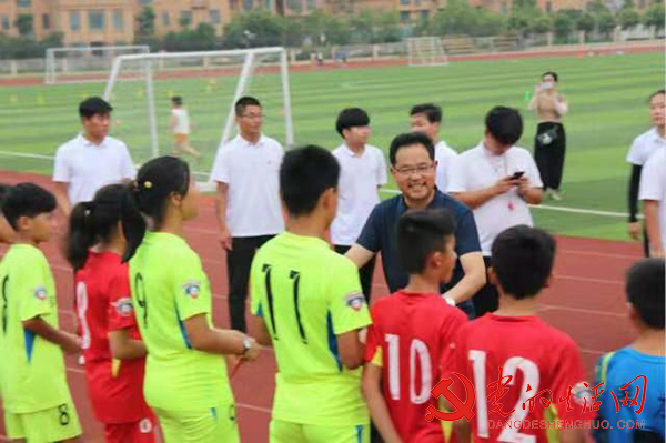 2019年宝丰县中小学生扶贫足球夏令营胜利闭营 寰俊鍥剧墖_2019年宝丰县中小学生扶贫足球夏令营胜利闭营