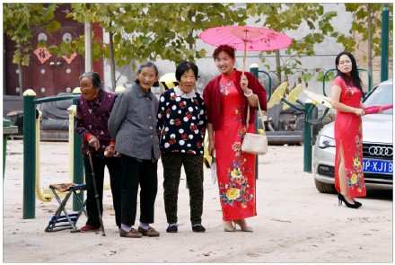 历史美雕刻.国服之精华--东阿旗袍协会魏庄石牌坊游览记--王乐洲摄