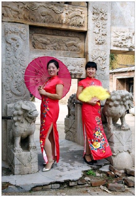 历史美雕刻.国服之精华--东阿旗袍协会魏庄石牌坊游览记--王乐洲摄