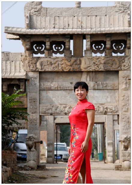 历史美雕刻.国服之精华--东阿旗袍协会魏庄石牌坊游览记--王乐洲摄