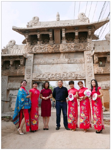 历史美雕刻.国服之精华--东阿旗袍协会魏庄石牌坊游览记--王乐洲摄