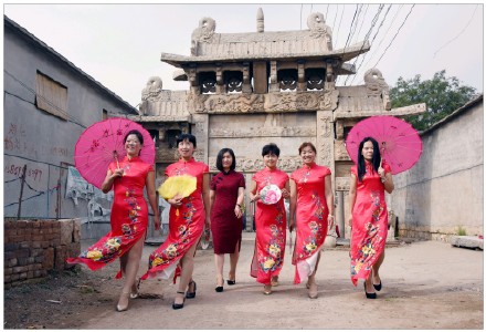 历史美雕刻.国服之精华--东阿旗袍协会魏庄石牌坊游览记--王乐洲摄