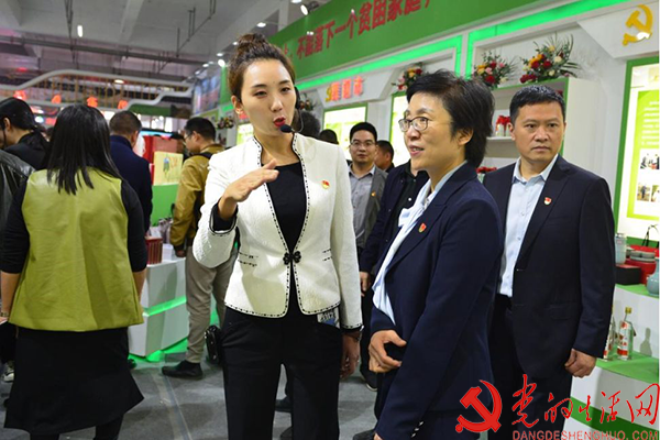 第一书记扶贫成果展侧记 寰俊鍥剧墖_第一书记扶贫成果展侧记