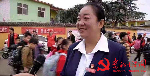 宝丰县铁路地区办事处铁东社区护学岗 筑起上学路上“安全墙” 宝丰县铁路地区办事处铁东社区护学岗 筑起上学路上“安全墙”