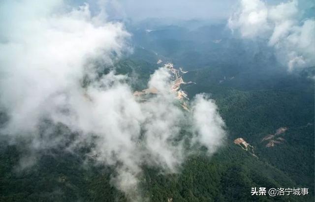 来洛宁撕一块祥云,回去裁做你的霓裳可好?