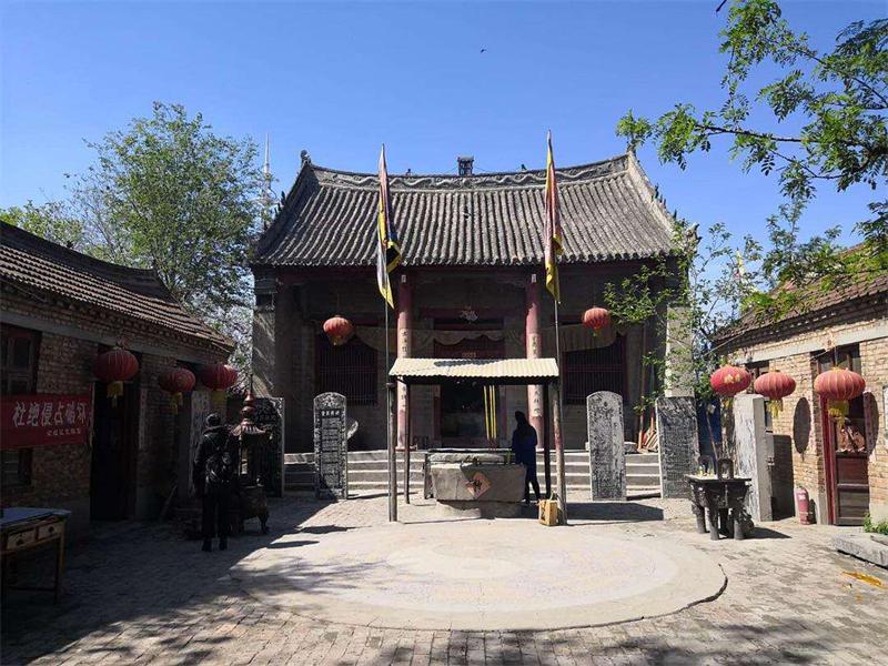 追封老子为“太上老君混元上德皇帝”修建的老君台（图2）
