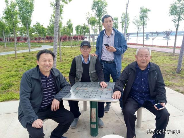河南洛宁张便玲——滨河公园好去处