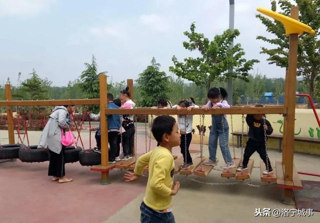 河南洛宁张便玲——滨河公园好去处