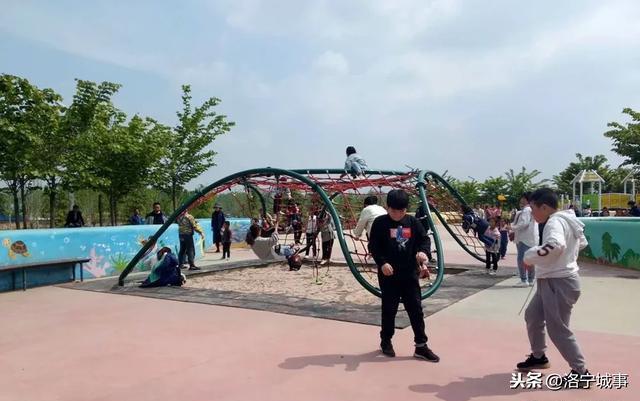 河南洛宁张便玲——滨河公园好去处