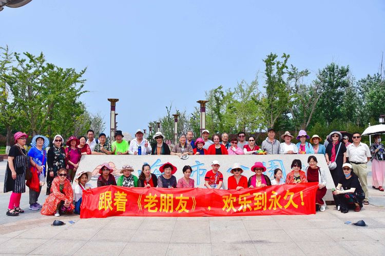 苏林:踏浪 大海边的欢笑