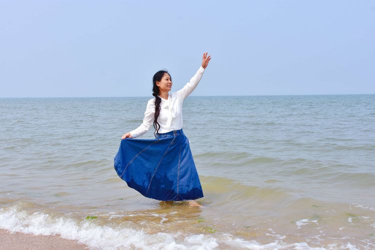 苏林:踏浪 大海边的欢笑(图6)